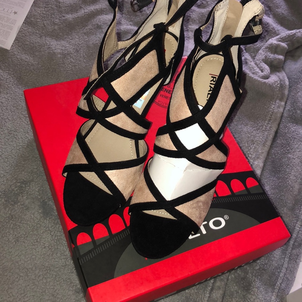 New heels with tag